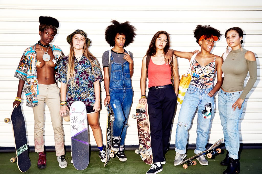 Imagen del grupo de chicas skaters en Skate Kitchen.